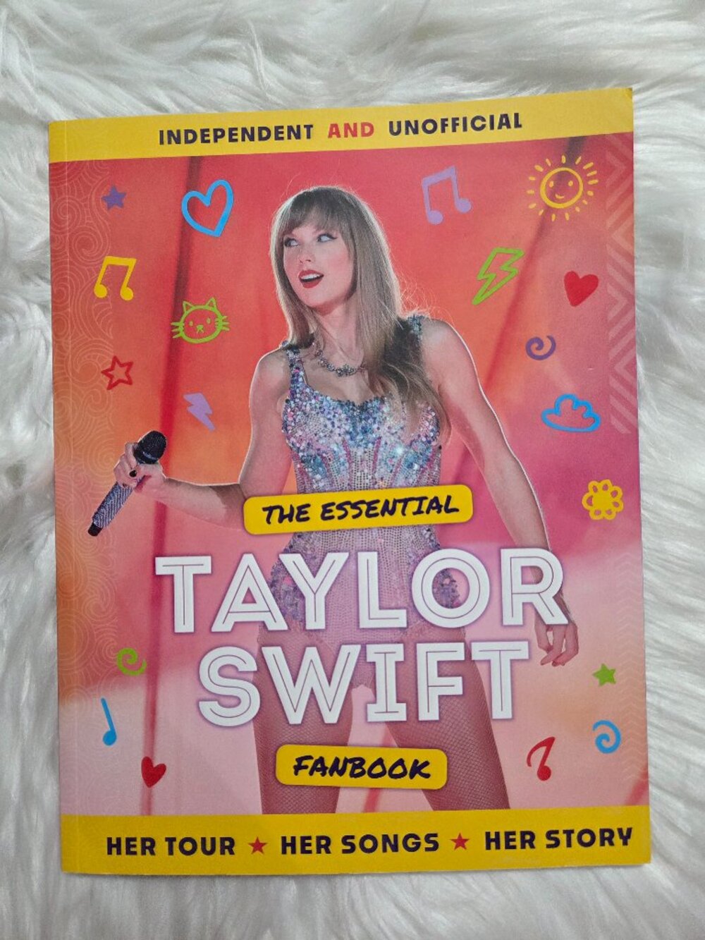 Taylor Swift Book Bundle - Picture 13 of 14